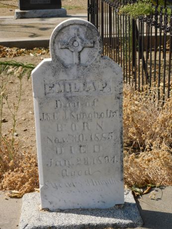[Picture of Emilia Spaoholia grave]